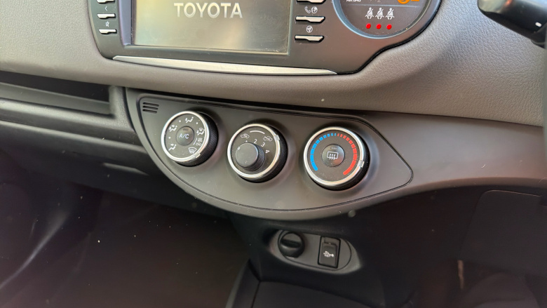 Toyota Yaris 1.0 [72] VVT-i Icon Tech 5dr Petrol Hatchback